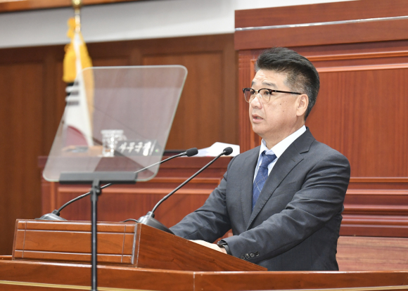 김천시의회 의장으로 당선된 나영민 신임의장
