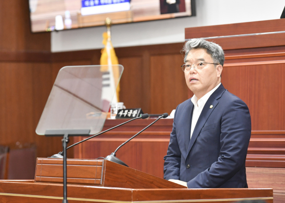 부의장에 당선된 이승우 의원