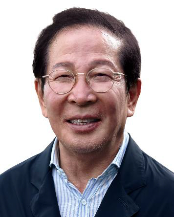 권원강 교촌에프앤비 회장(구미시청 제공)